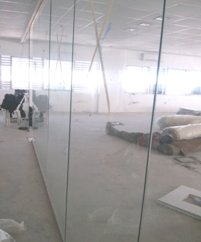 Frameless Architectural Glass Partitions & Portals